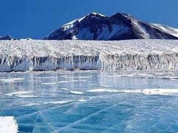 在那片白茫茫的寂静里，我好像听到了冰裂的声音？