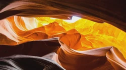 荒漠中的神秘火球｜自然与人类的对话