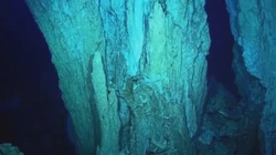 马里亚纳海沟水下钟离奇失踪·深海之谜背后的科技与自然的较量