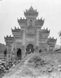 1933年的弄堂口，那把破口琴吹断了风！