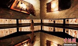 深井里那具“瞬间老去”的玻璃棺？