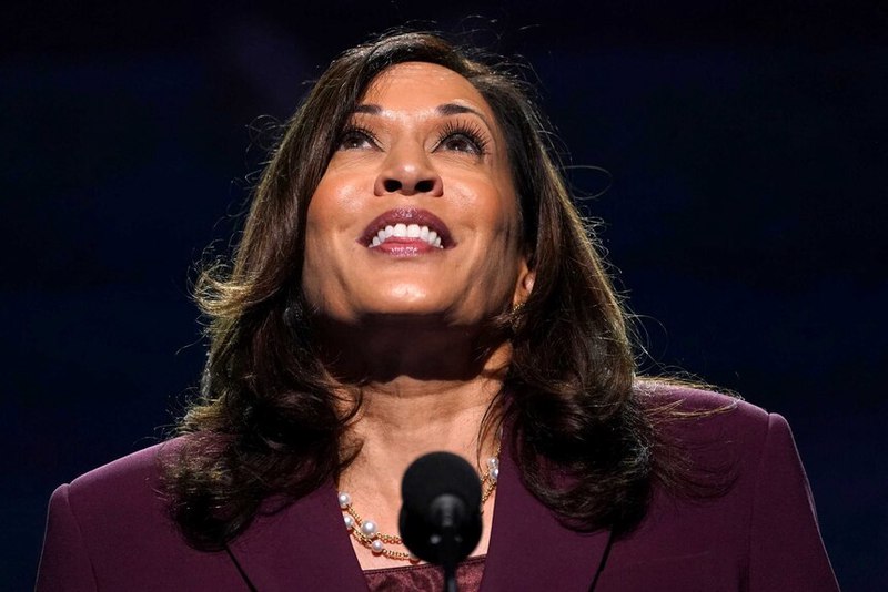 在卡拉哈里沙漠，我看见了人类最原始的生存方式…