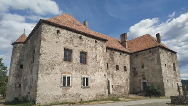 喀尔巴阡的神秘频率：透明立方的干扰之谜