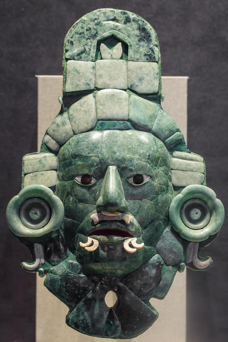 玛雅文明的神秘之光｜倒挂雕像下的绿光奇观