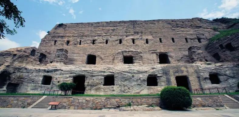 冰封下的守护者—西伯利亚地龙的墓葬守护之谜