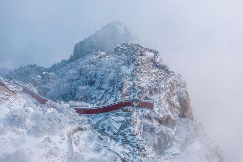 南美雪女梦境·当安第斯山脉的神秘呼唤闯入我的睡眠