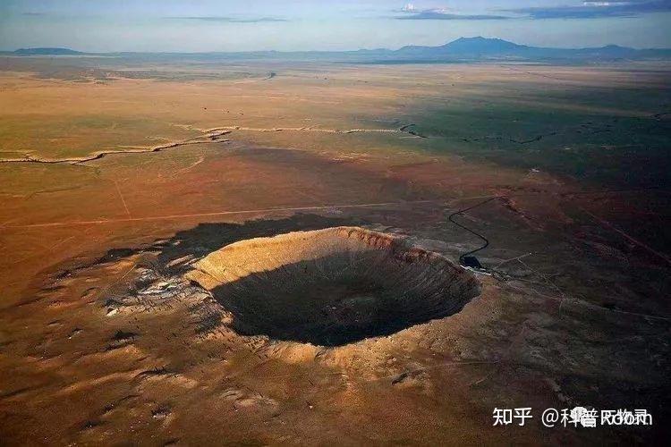 荒原上的沉默丨撞击坑里消失的骨骸