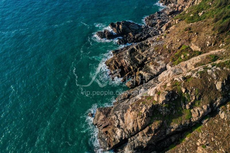 海底悬崖的铜盘与那些永远无法解释的脚印？