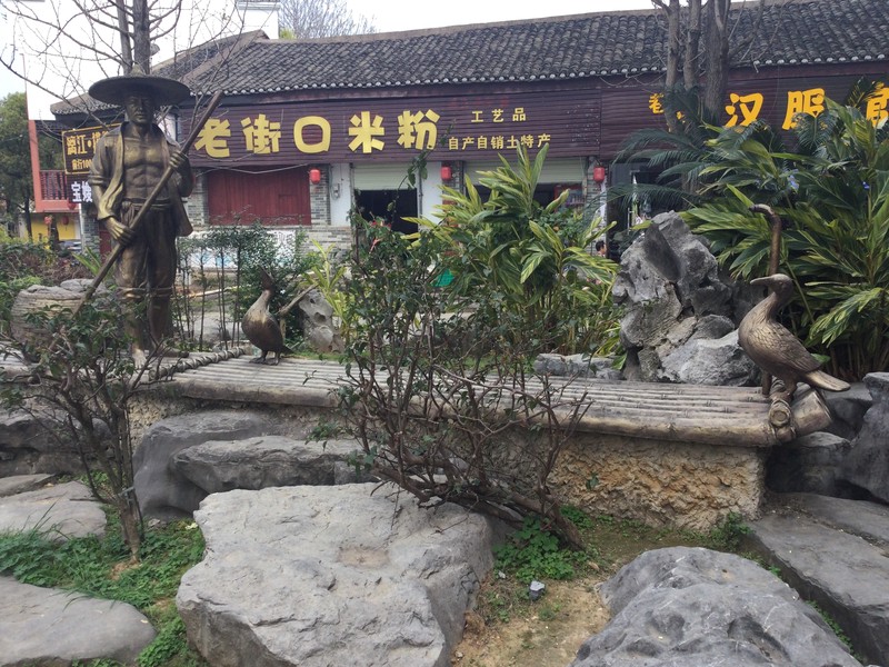 沙漠石林下的秘密｜沙中琥珀的冷热传奇