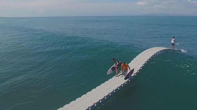 航道盲区·海浪停摆时，牙齿串成了时光的见证