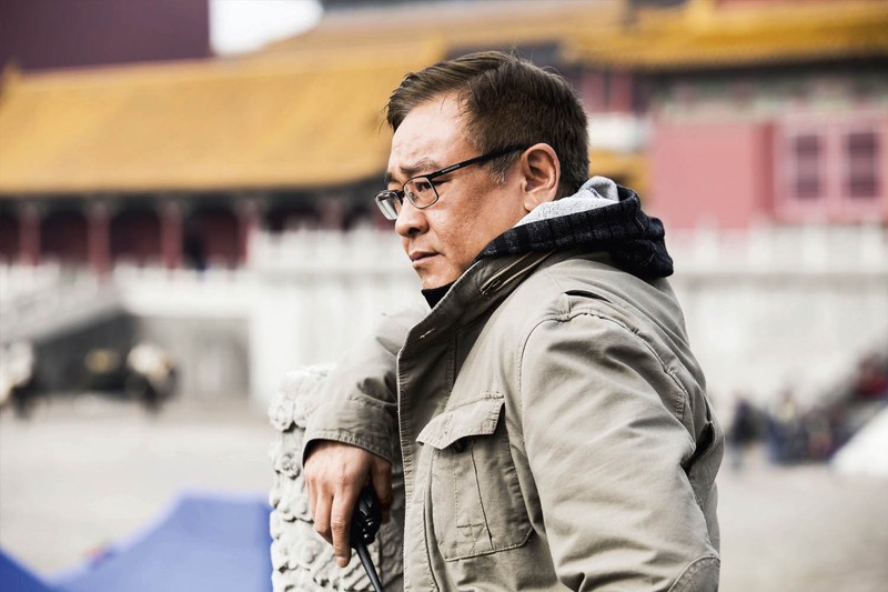 街角咖啡馆里的陌生人…