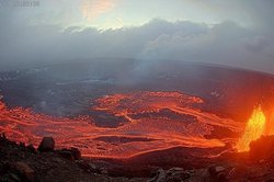 在无刻度的熔岩洞里，我把自己烧成了灰烬…