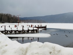 听说那座湖里的雪怪，只给懂它的人送祝福！