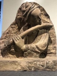 在青海盐湖，我遇到了一块“反重力石”，那尊倒挂雕像到底在演什么？