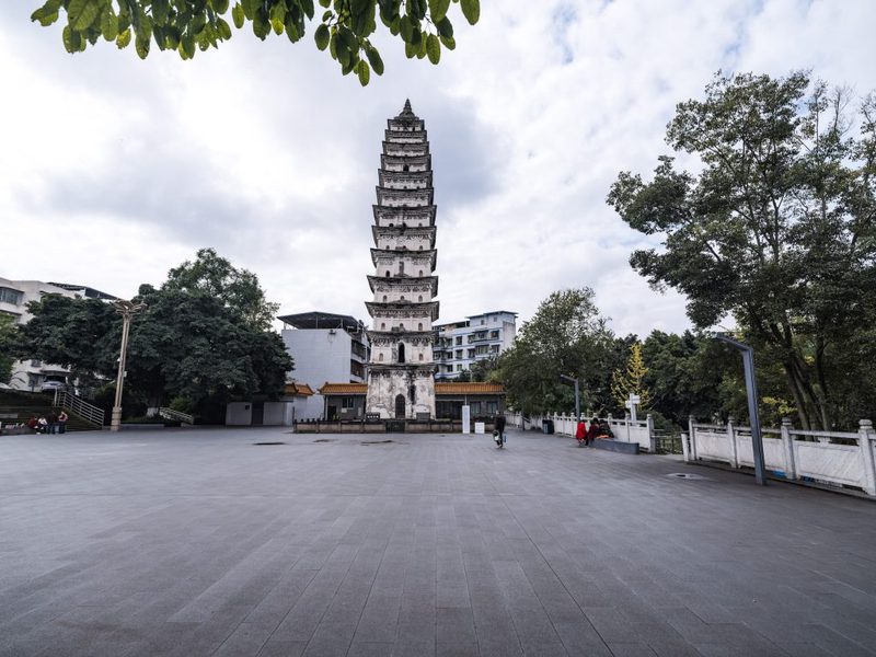 那年血雨夜，我在废弃机场听见了铜铃的哭声？