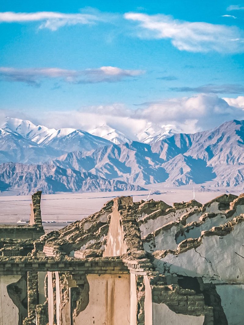 荒芜之境—关于昆仑三头犬的传说与启示