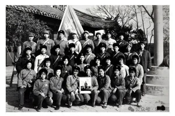 老巷口的收故事人…