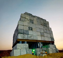 金字塔群石质头骨失效罗盘：解读古代文明的神秘密码