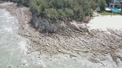 海蚀洞里的电梯停层石板，藏着一段没人知道的故事…