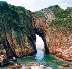 海蚀洞电梯停层，那些沉默的骨骸残迹…