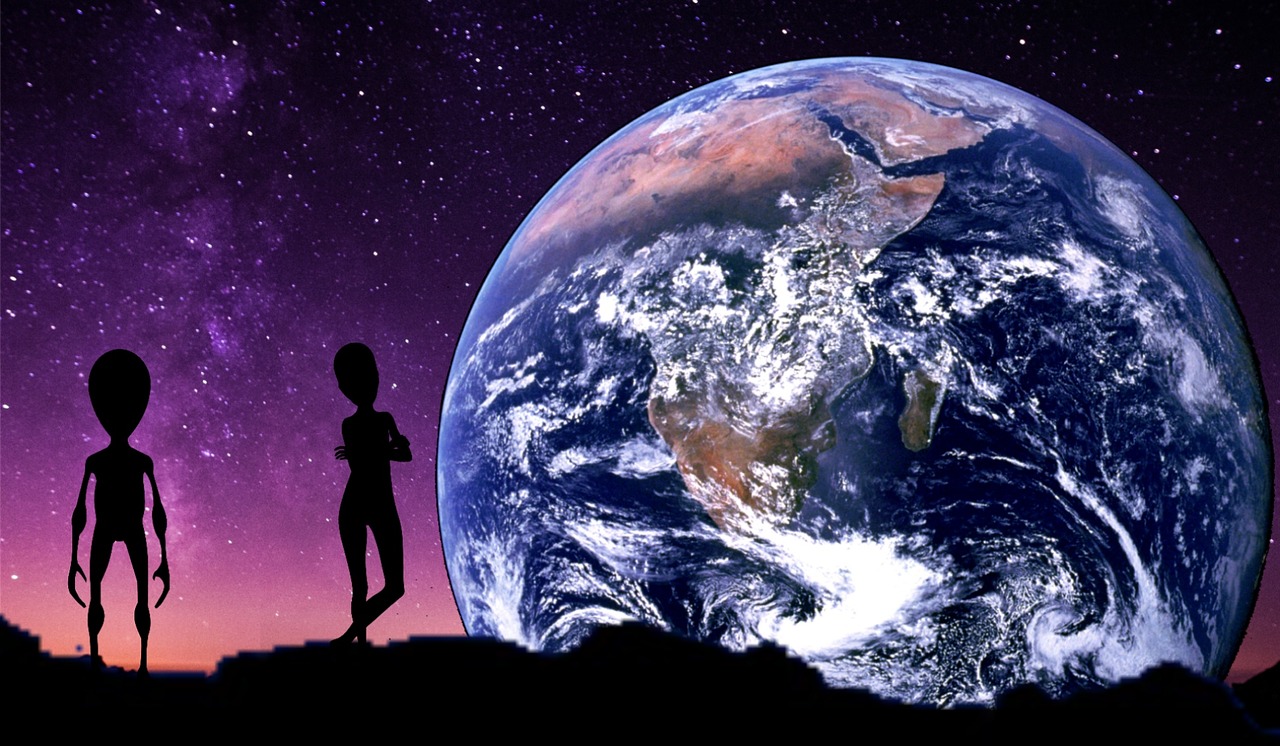 月球 外星人基地(图1)
