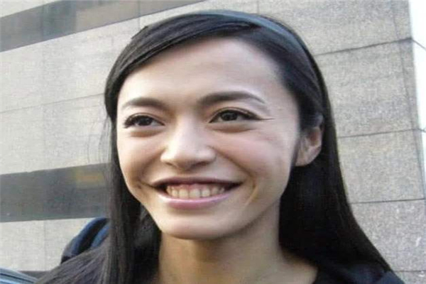 嘴巴宽度仅3厘米-被誉为全球最小嘴巴女性-世界纪录保持者崔智善 (嘴巴宽度多少算正常)(图1)