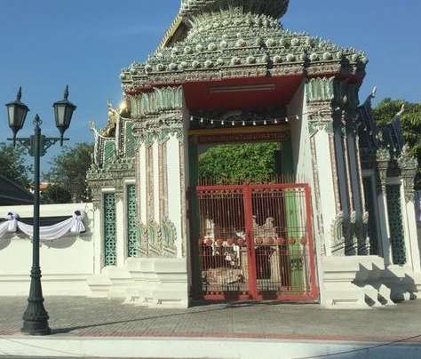 拉查帕迪特寺在19世纪中期由拉玛四世建造 (拉查帕特·沃拉萨恩)(图1)