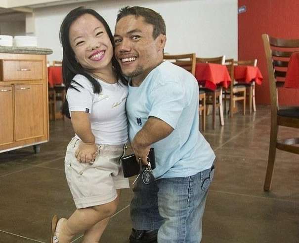 世界上最矮的夫妻 (世界上最矮的山)(图1)